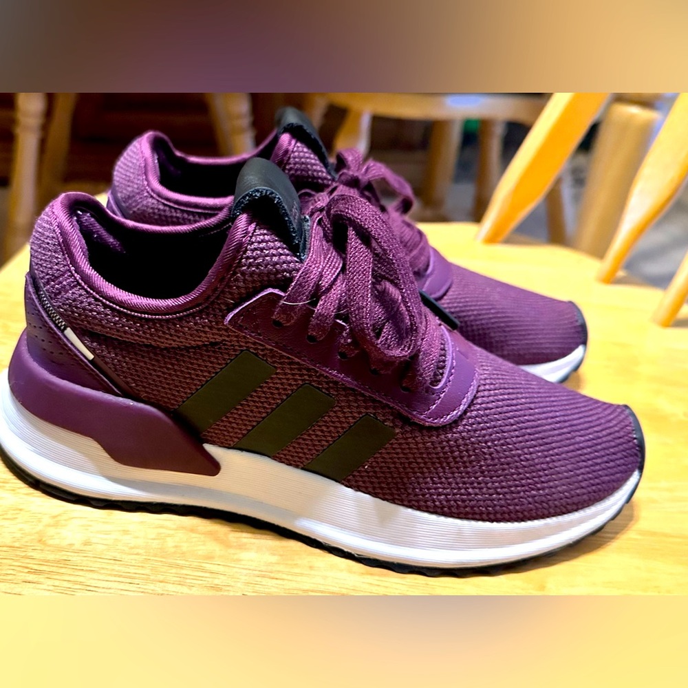 Adidas size 6 great condition.